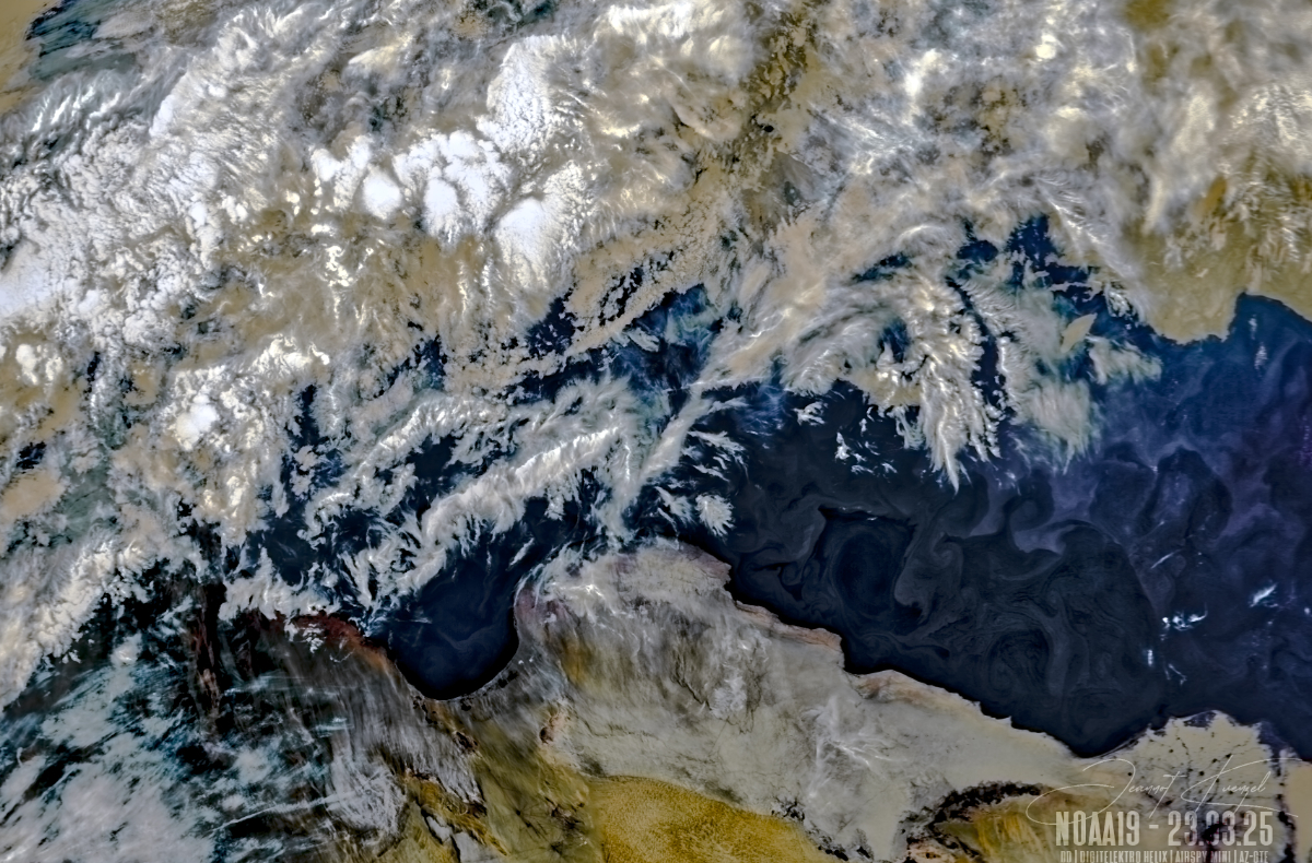 3.25 NOAA19 A avhrr 3 AVHRR 3b45 IR False Color A3